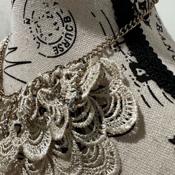 Vintage Style Gold tone Lace Statement Necklace Elegant Evening Wear - Picture 5 of 5